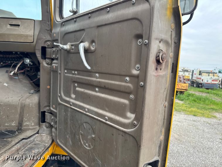 image for item DV2006 1978 Mack oil distributor truck