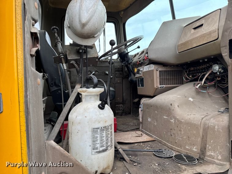 image for item DV2006 1978 Mack oil distributor truck