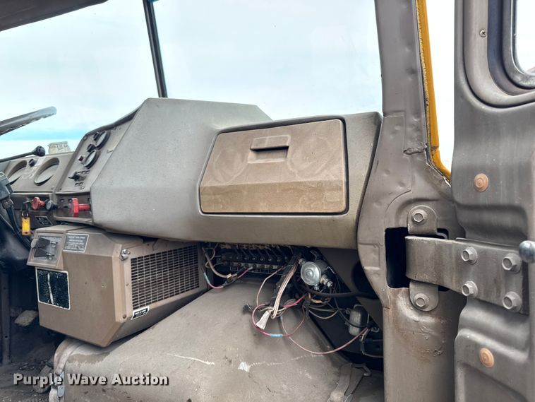 image for item DV2006 1978 Mack oil distributor truck