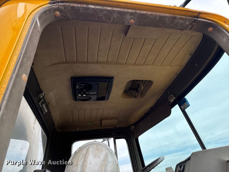 image for item DV2006 1978 Mack oil distributor truck