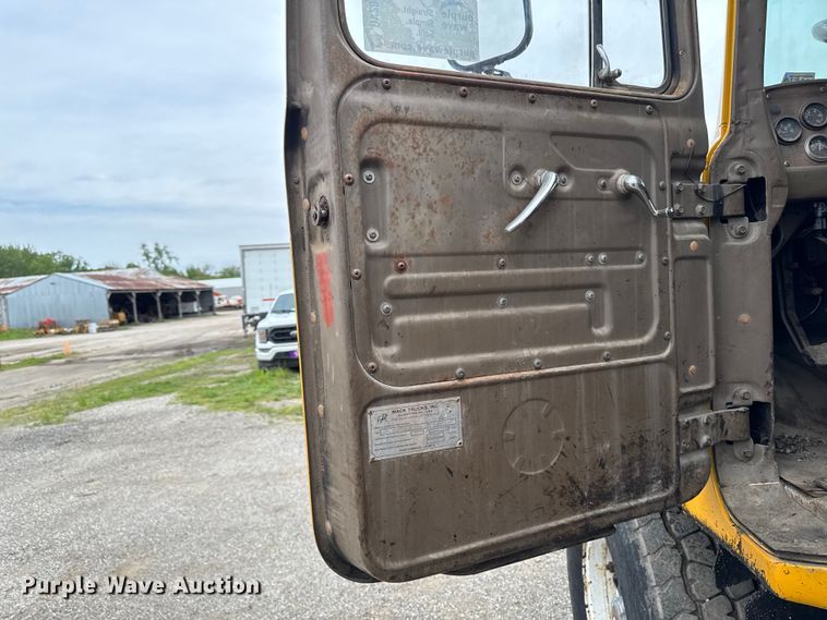 image for item DV2006 1978 Mack oil distributor truck