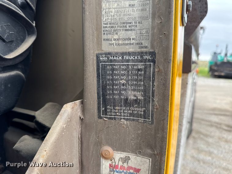 image for item DV2006 1978 Mack oil distributor truck