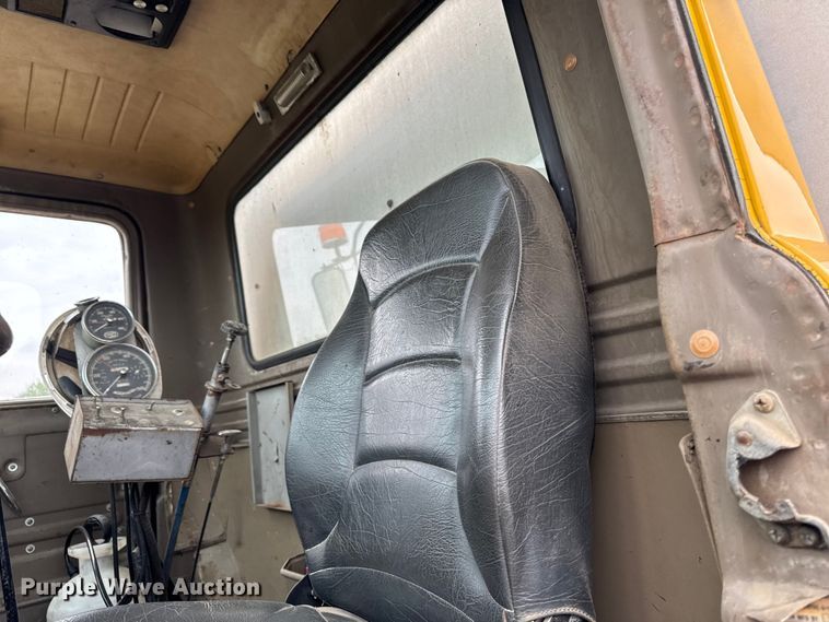 image for item DV2006 1978 Mack oil distributor truck