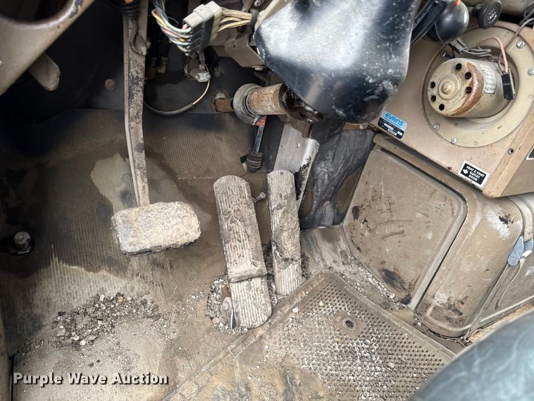 image for item DV2006 1978 Mack oil distributor truck