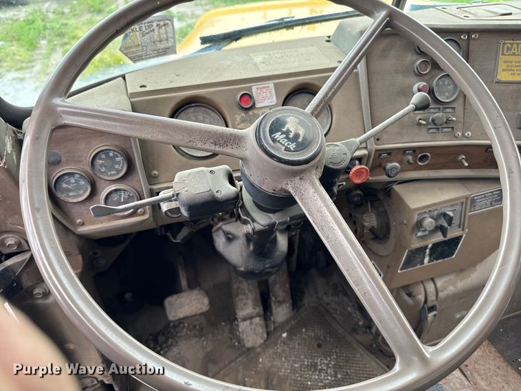 image for item DV2006 1978 Mack oil distributor truck
