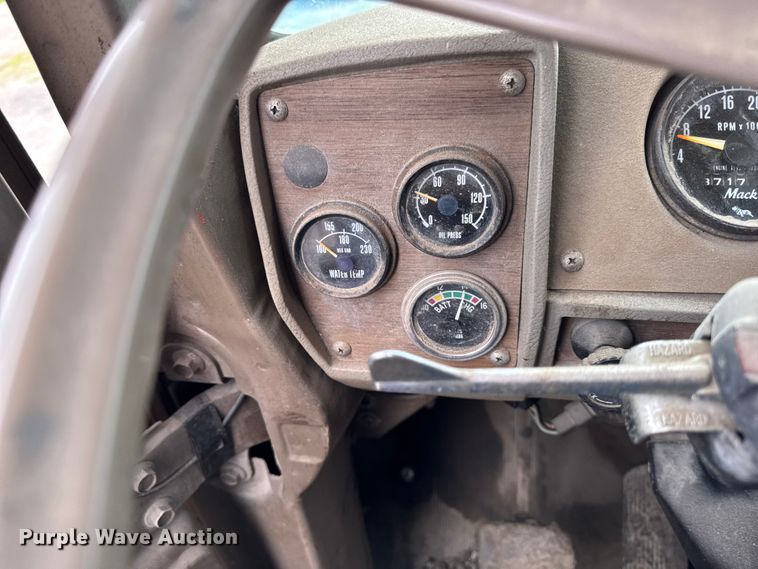 image for item DV2006 1978 Mack oil distributor truck
