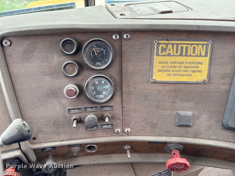 image for item DV2006 1978 Mack oil distributor truck
