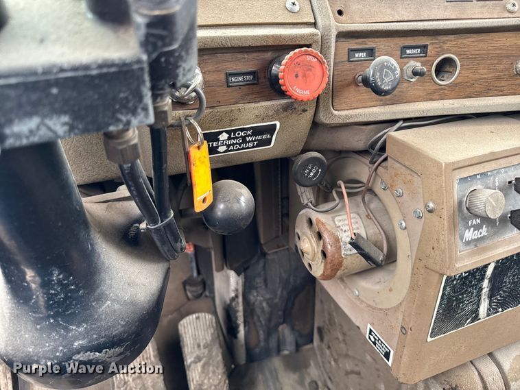 image for item DV2006 1978 Mack oil distributor truck