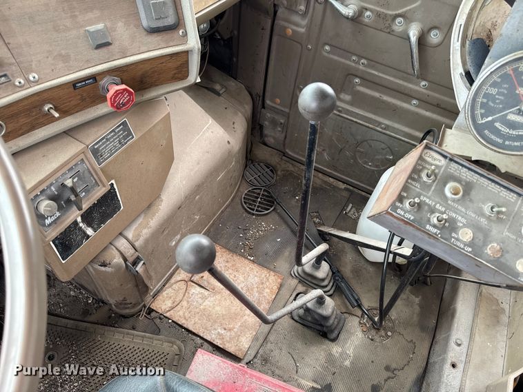 image for item DV2006 1978 Mack oil distributor truck