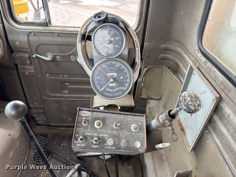 image for item DV2006 1978 Mack oil distributor truck
