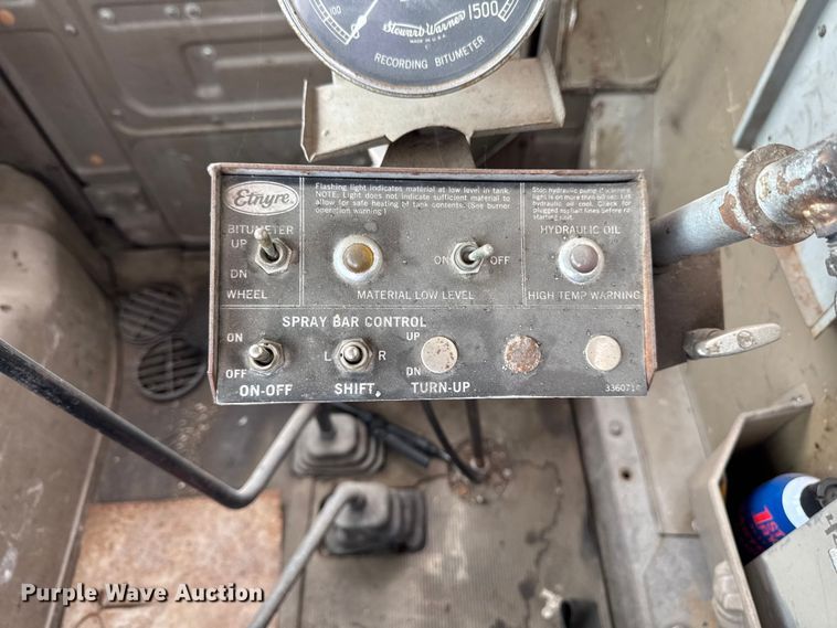 image for item DV2006 1978 Mack oil distributor truck