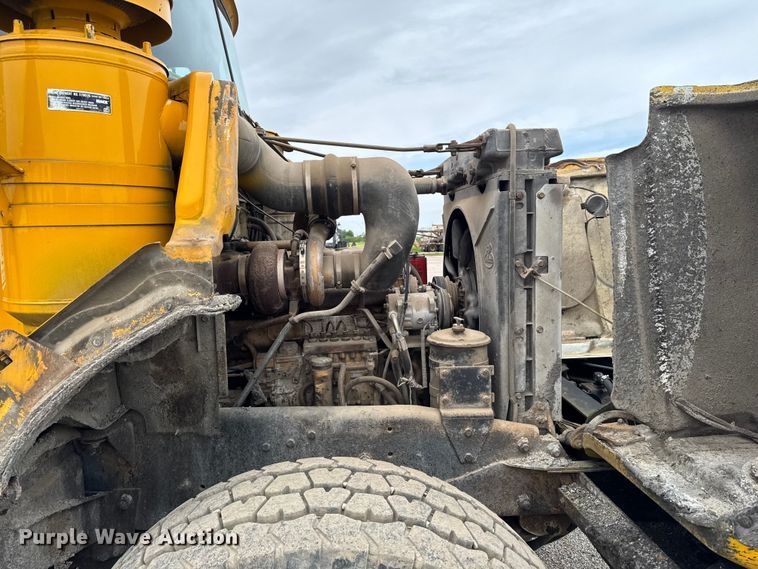 image for item DV2006 1978 Mack oil distributor truck