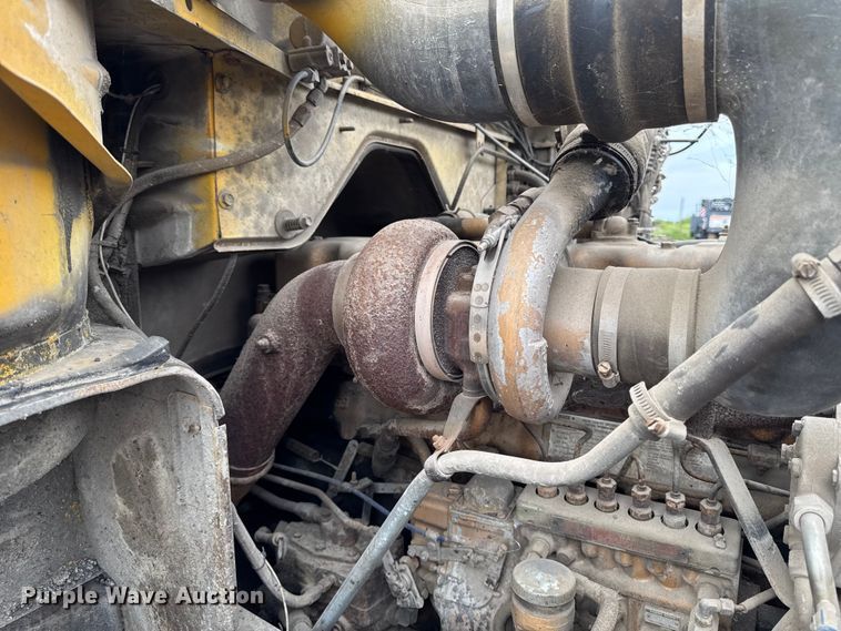 image for item DV2006 1978 Mack oil distributor truck