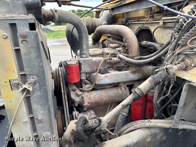 image for item DV2006 1978 Mack oil distributor truck