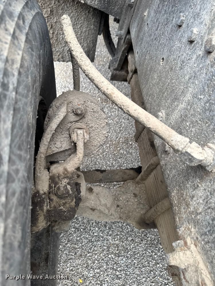 image for item DV2006 1978 Mack oil distributor truck