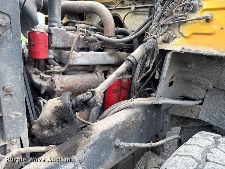 image for item DV2006 1978 Mack oil distributor truck