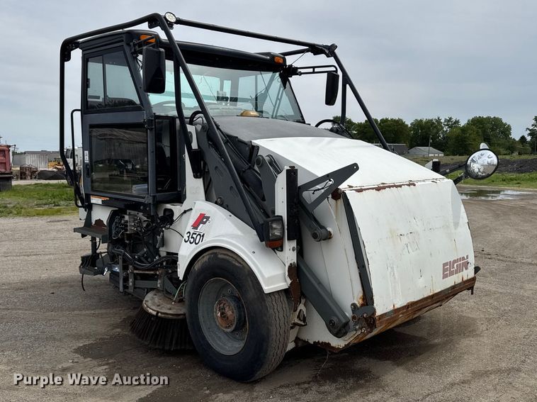 image for item DV2008 2008 Elgin Pelican street sweeper