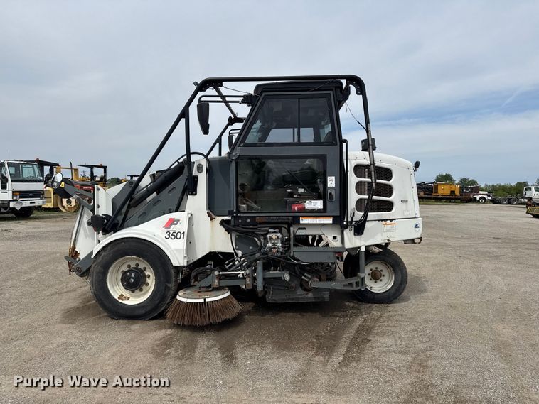 image for item DV2008 2008 Elgin Pelican street sweeper