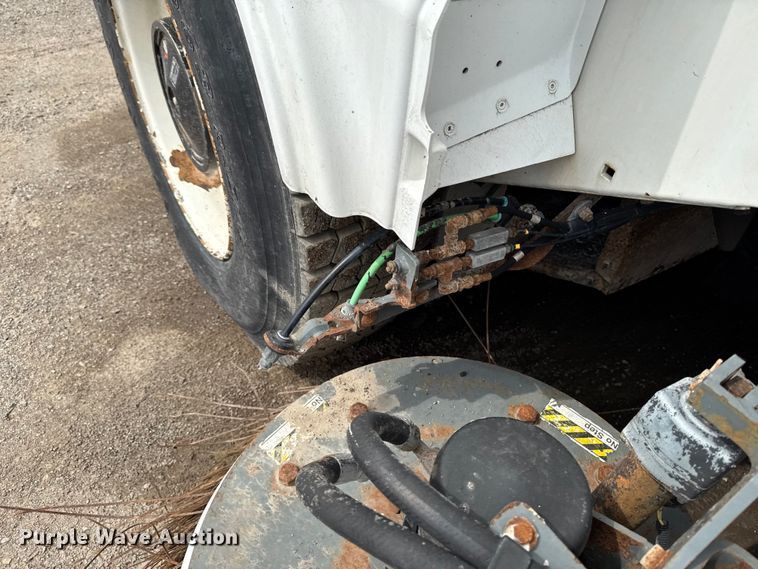 image for item DV2008 2008 Elgin Pelican street sweeper