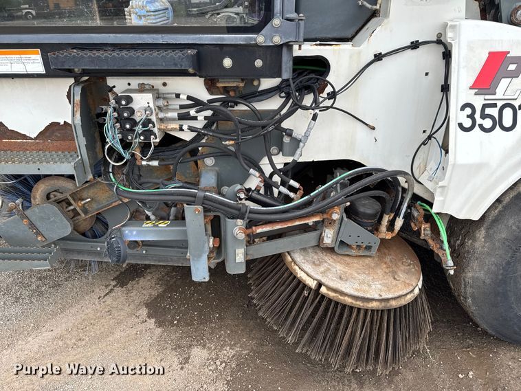 image for item DV2008 2008 Elgin Pelican street sweeper