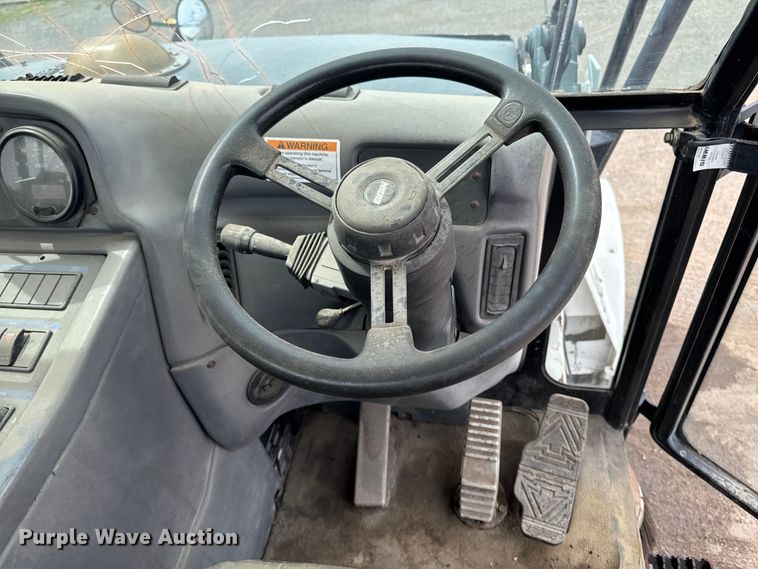 image for item DV2008 2008 Elgin Pelican street sweeper