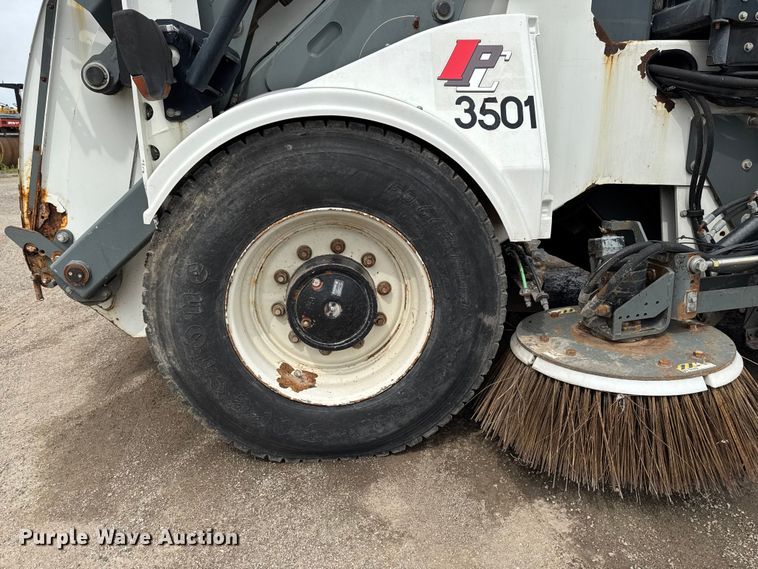 image for item DV2008 2008 Elgin Pelican street sweeper