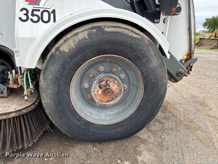 image for item DV2008 2008 Elgin Pelican street sweeper