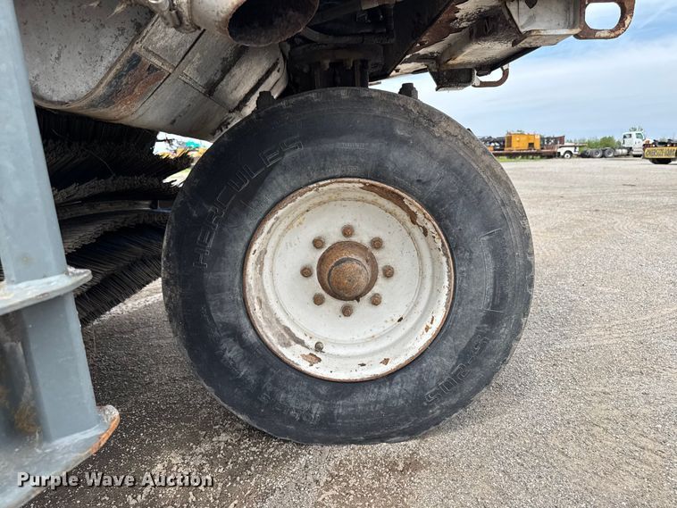 image for item DV2008 2008 Elgin Pelican street sweeper