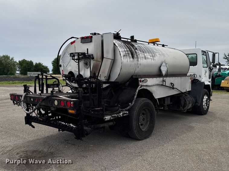 image for item DV2009 1992 Ford CF8000 oil distributor truck