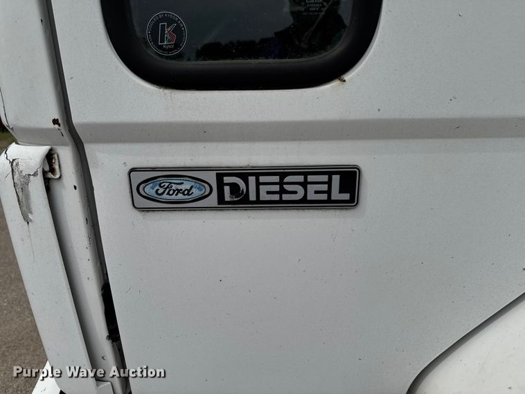 image for item DV2009 1992 Ford CF8000 oil distributor truck