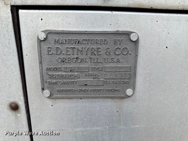 image for item DV2009 1992 Ford CF8000 oil distributor truck