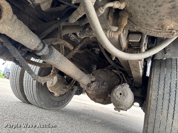 image for item DV2009 1992 Ford CF8000 oil distributor truck