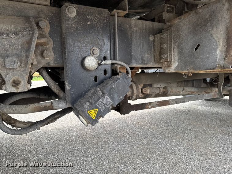 image for item DV2009 1992 Ford CF8000 oil distributor truck