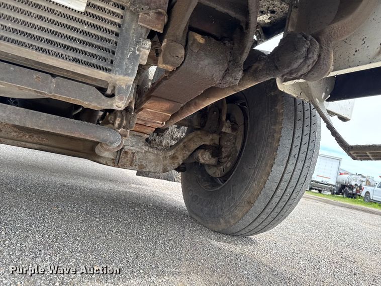 image for item DV2009 1992 Ford CF8000 oil distributor truck