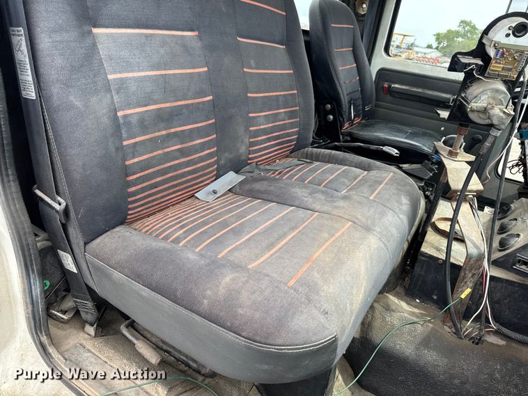 image for item DV2009 1992 Ford CF8000 oil distributor truck