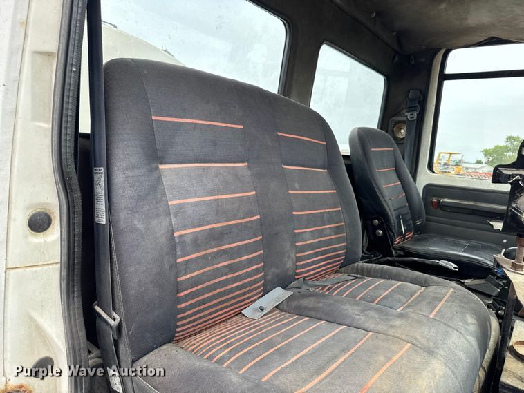 image for item DV2009 1992 Ford CF8000 oil distributor truck