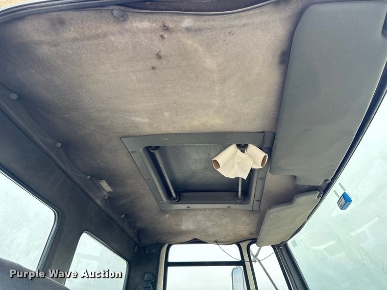 image for item DV2009 1992 Ford CF8000 oil distributor truck