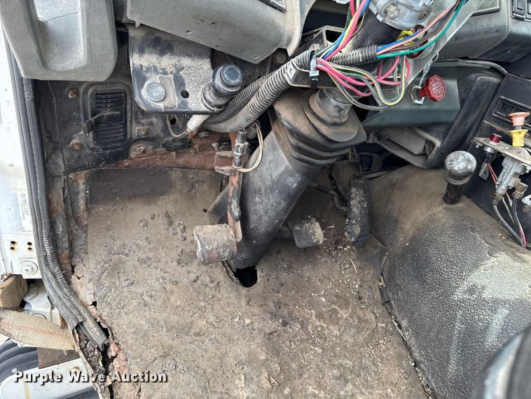 image for item DV2009 1992 Ford CF8000 oil distributor truck