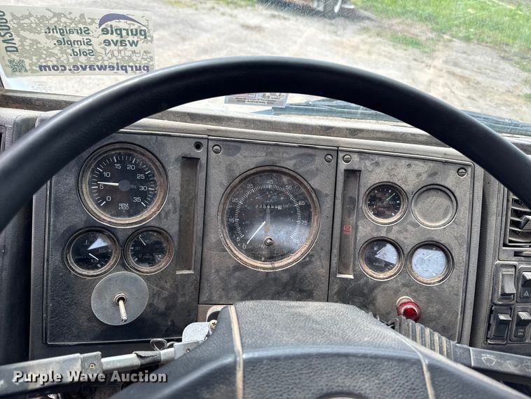 image for item DV2009 1992 Ford CF8000 oil distributor truck
