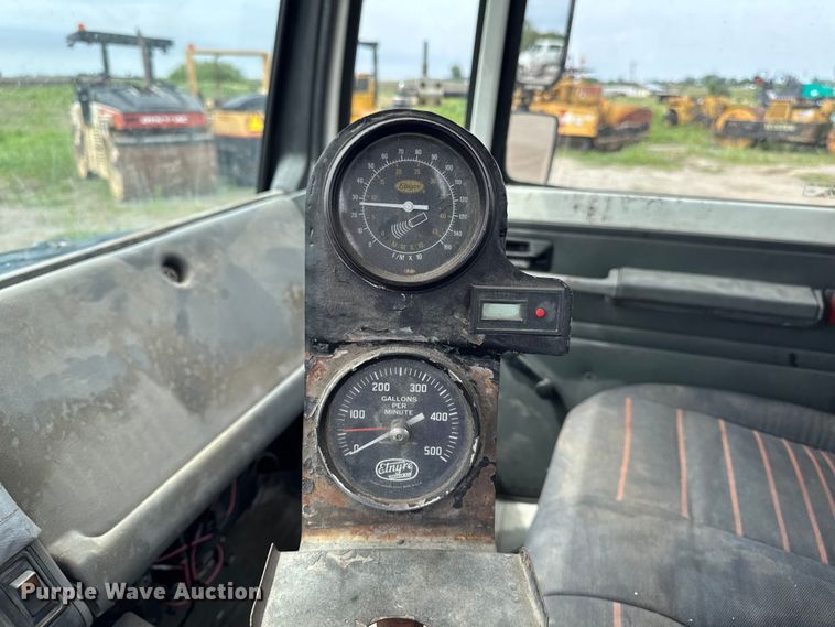 image for item DV2009 1992 Ford CF8000 oil distributor truck