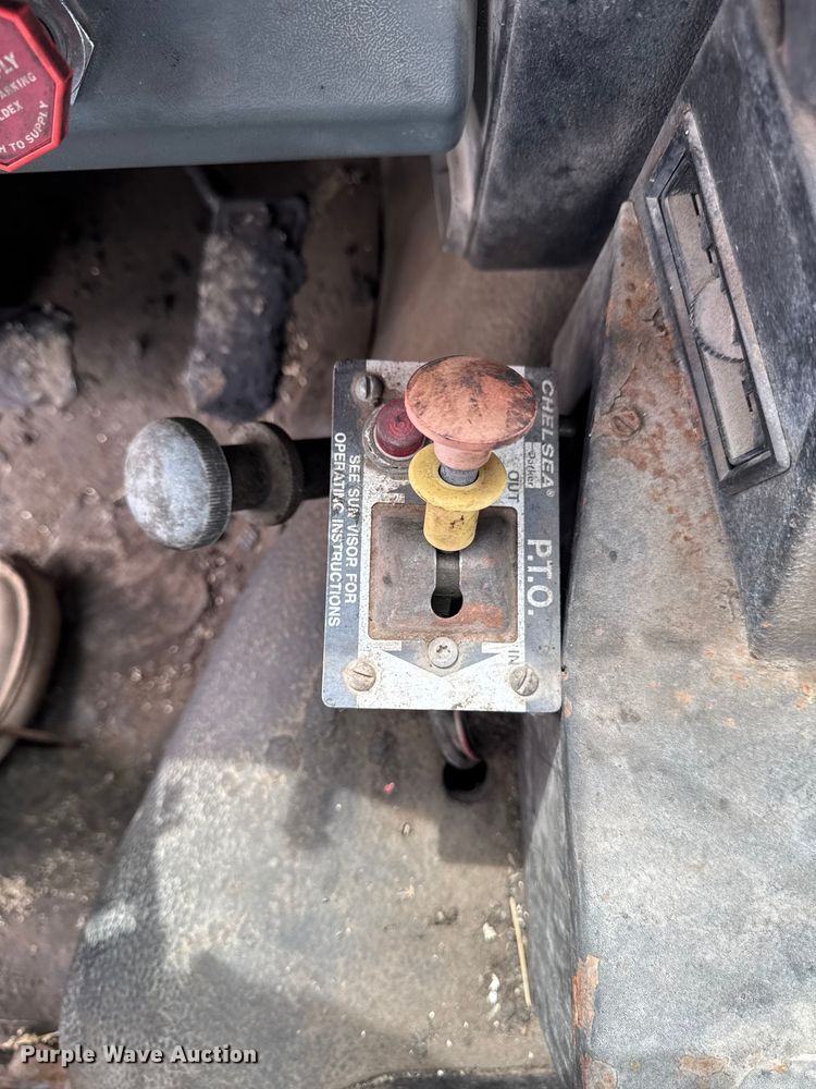 image for item DV2009 1992 Ford CF8000 oil distributor truck