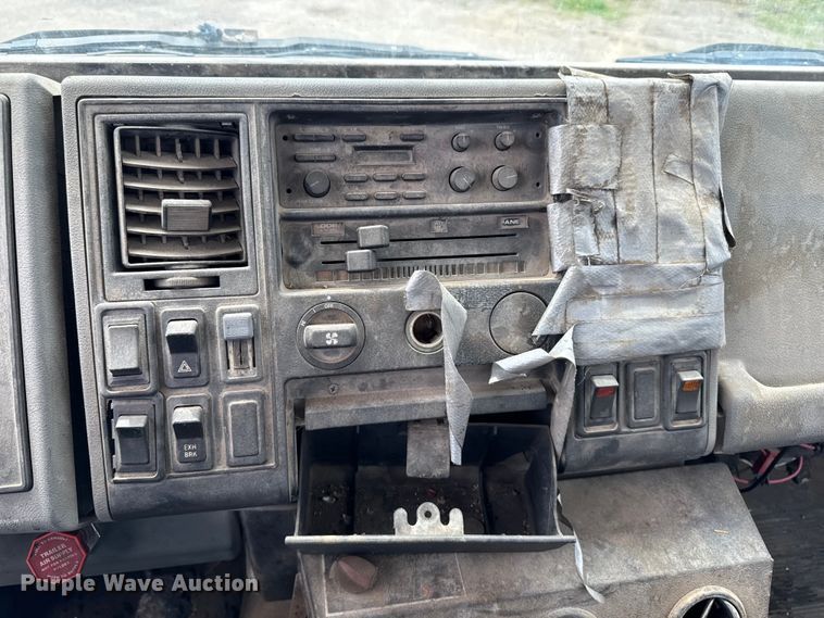 image for item DV2009 1992 Ford CF8000 oil distributor truck
