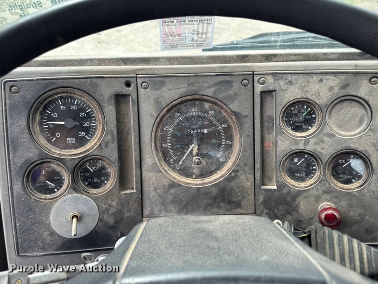 image for item DV2009 1992 Ford CF8000 oil distributor truck