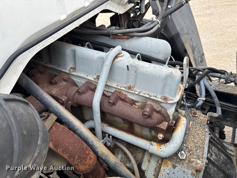 image for item DV2009 1992 Ford CF8000 oil distributor truck