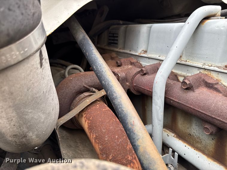 image for item DV2009 1992 Ford CF8000 oil distributor truck