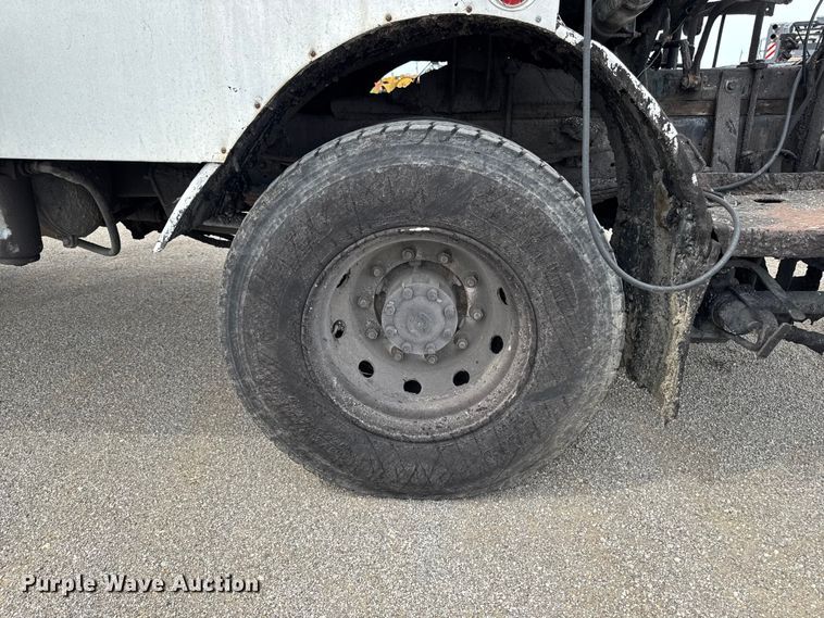 image for item DV2009 1992 Ford CF8000 oil distributor truck