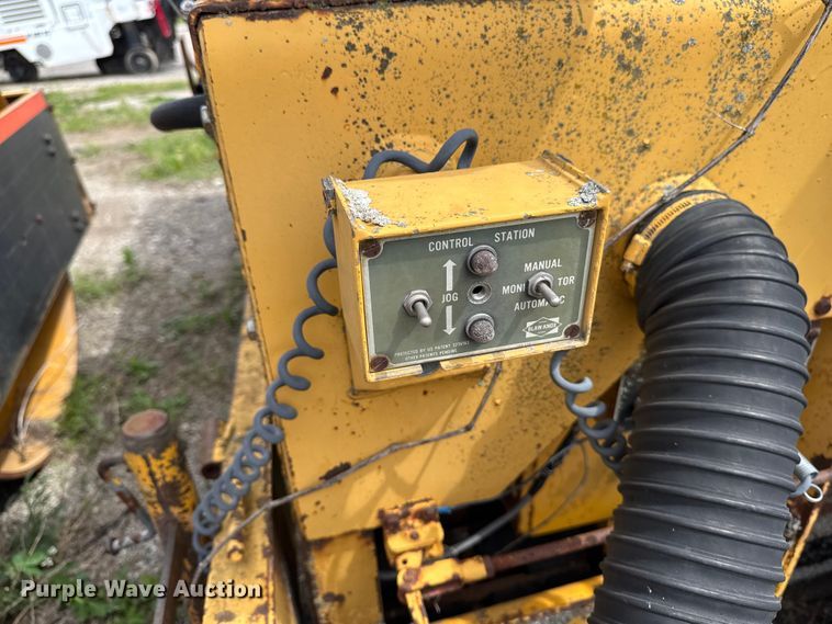 image for item DV2010 Blaw-Knox PF-500 paver
