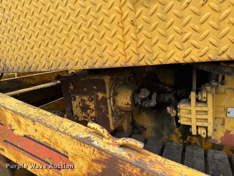 image for item DV2010 Blaw-Knox PF-500 paver