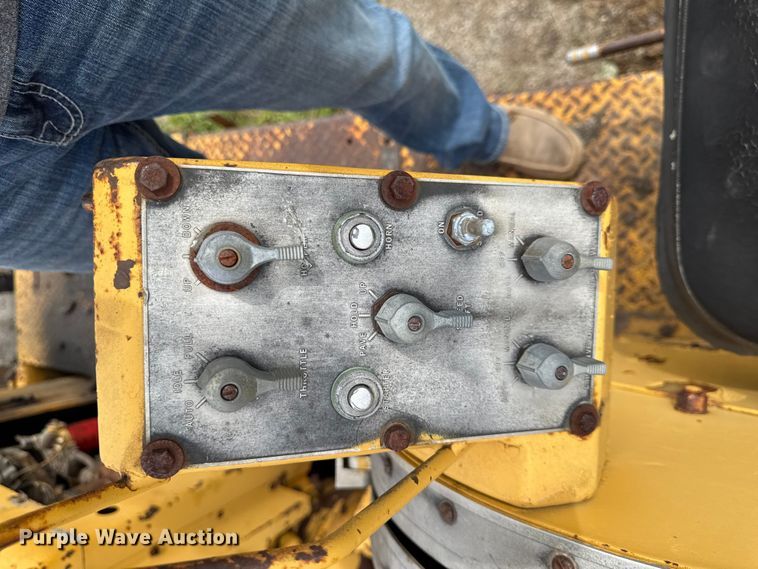 image for item DV2010 Blaw-Knox PF-500 paver