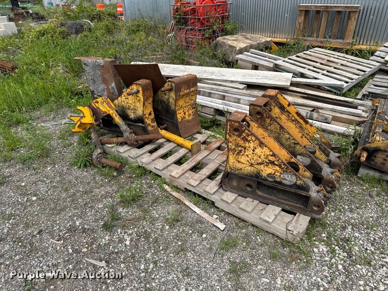 image for item DV2010 Blaw-Knox PF-500 paver